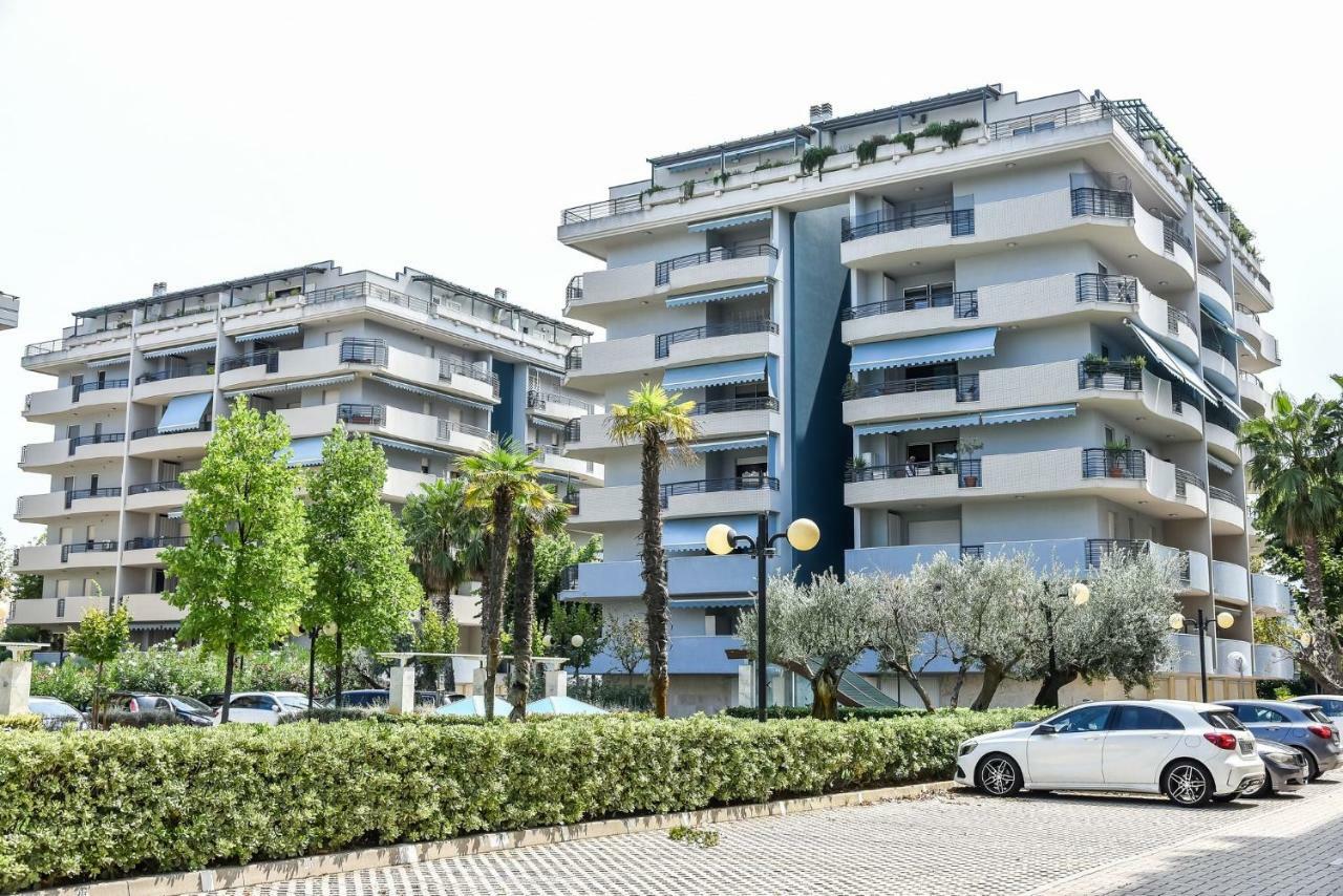 Attic Aries Apartamento Montesilvano Marina Exterior foto